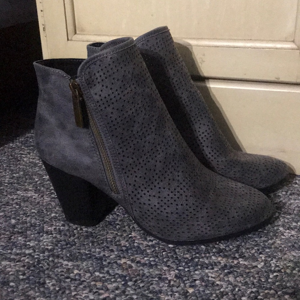 Qupid Gray Boots Size 8